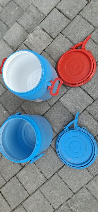 Vănd butoiașe din plastic