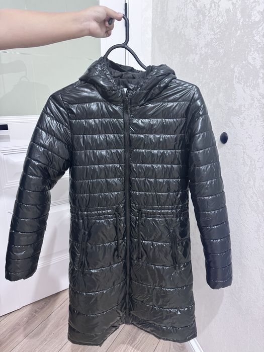 Продам демисезонную куртку для девочки