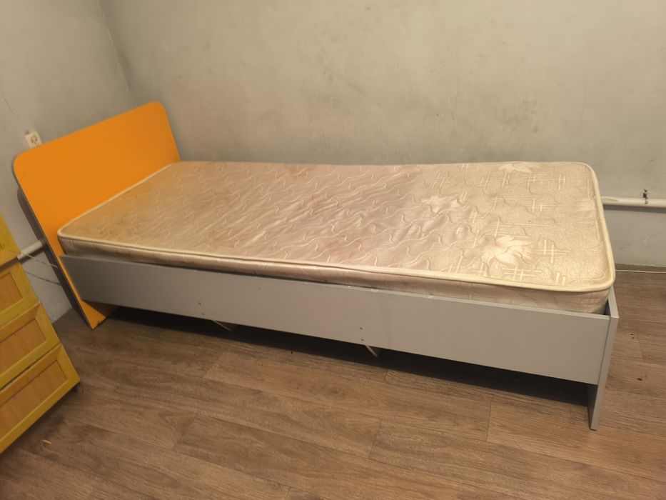 Срочно продам спальный детский гарнитур