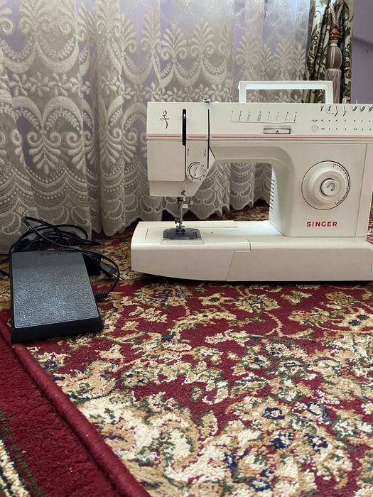 Продаёться швейная машинка