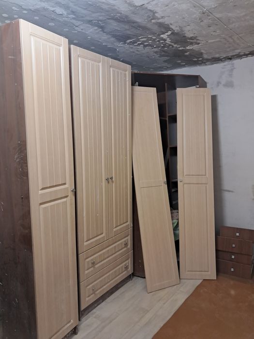 Продам угловой шкаф