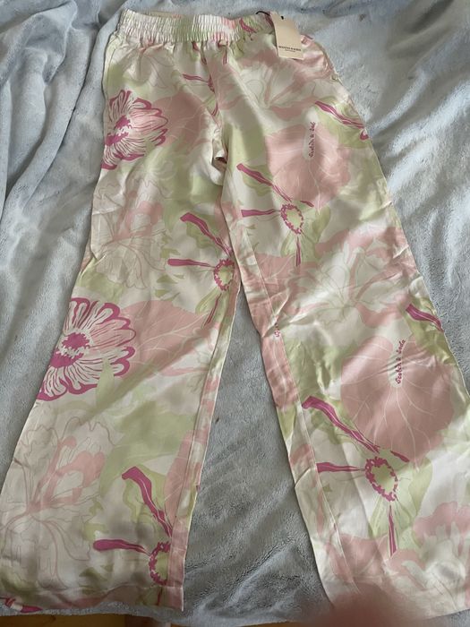 Дълъг панталон ,с прекрасна разцветка