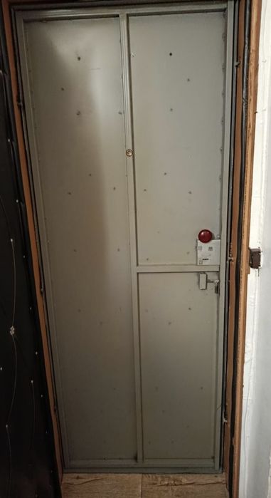 Продам дверь металлическую