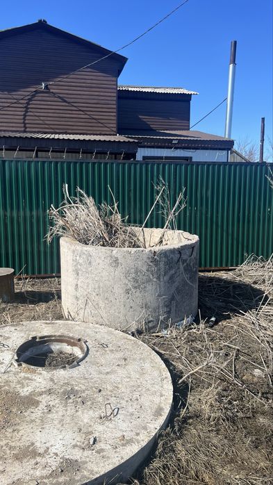 Продам бетонные кольца и крышку