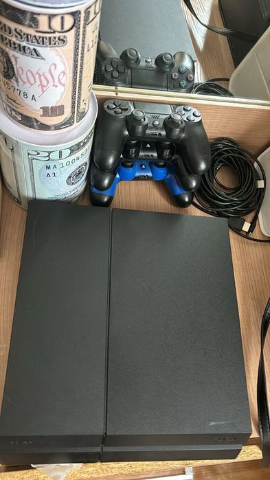 Продаеться в идеальном состоянии Sony PlayStation 4