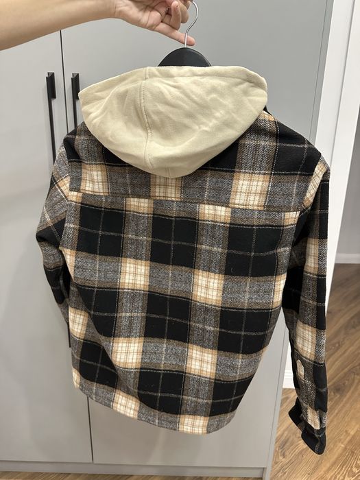 Продам бомбер на мальчика.