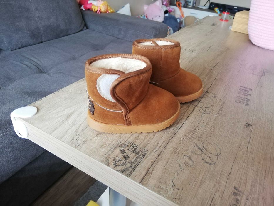 Продавам детски ботушки