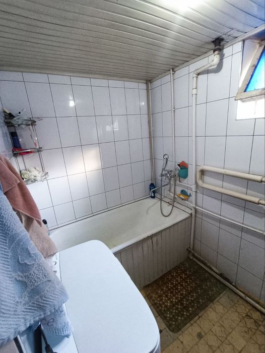 Dom(kvartira) sotiladi (2 xona)