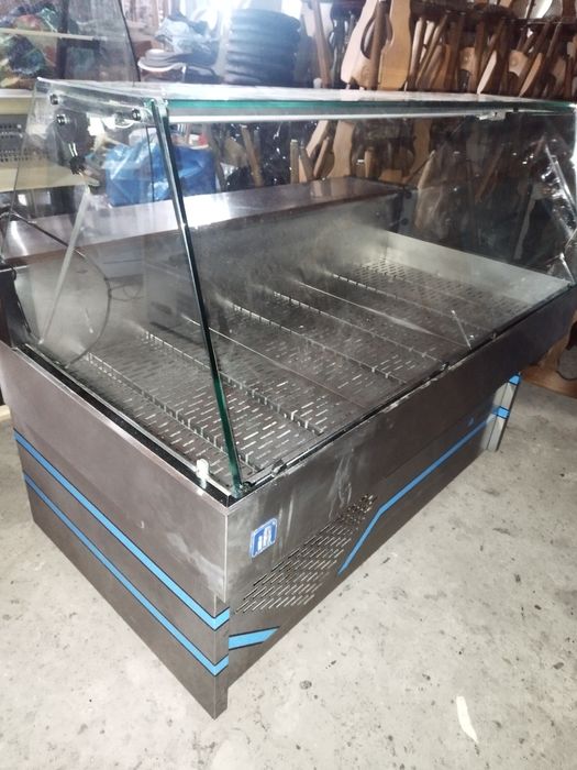 Хладилна витрина