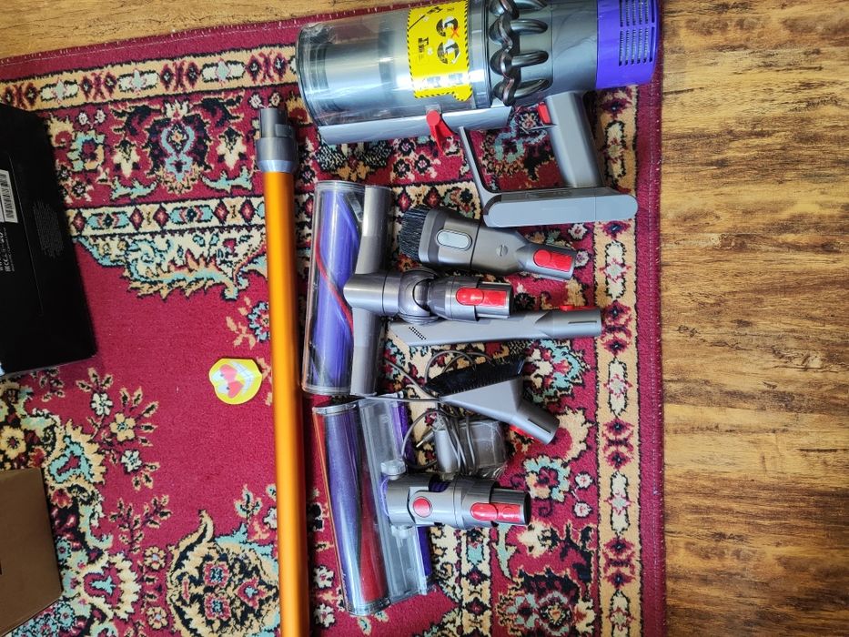 Dyson v10 ручной пылесос