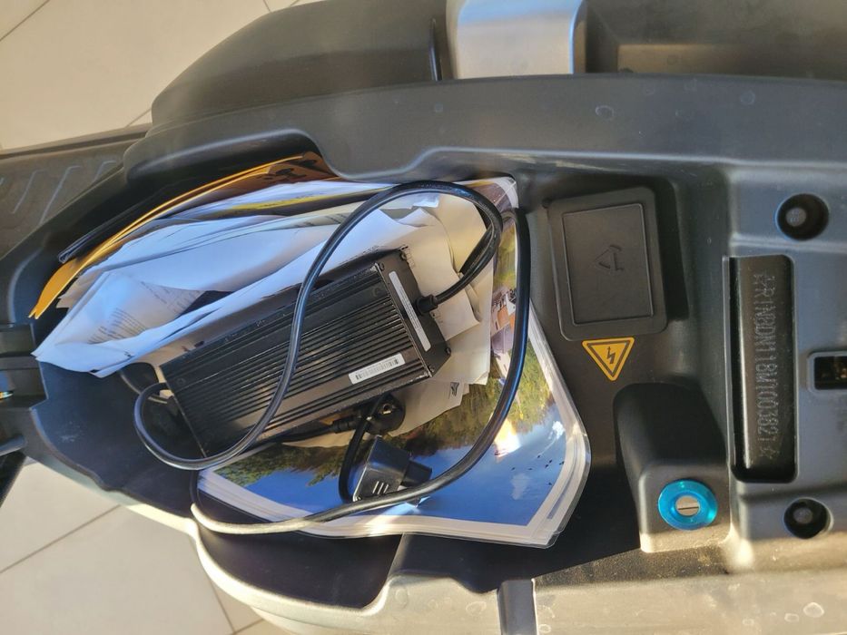 Електирчески скутер NIU