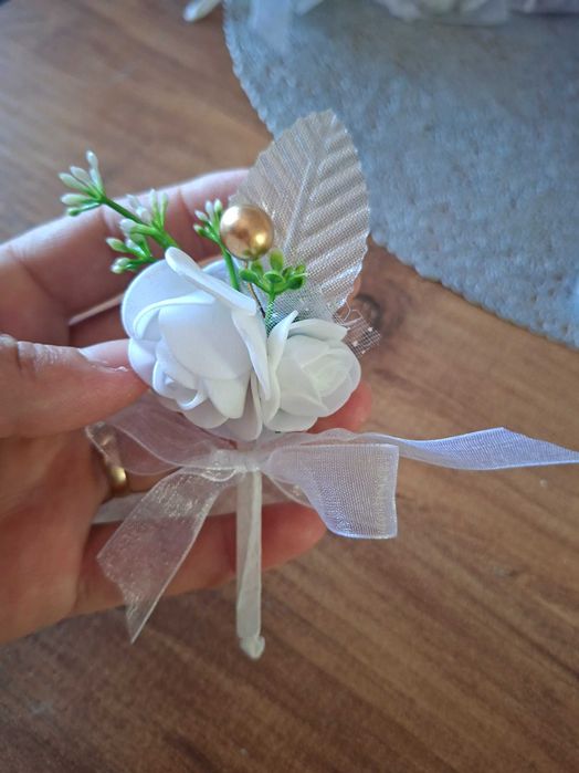 Брошки за повод