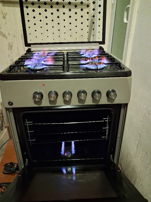 Срочно продаётся газ плита Беко