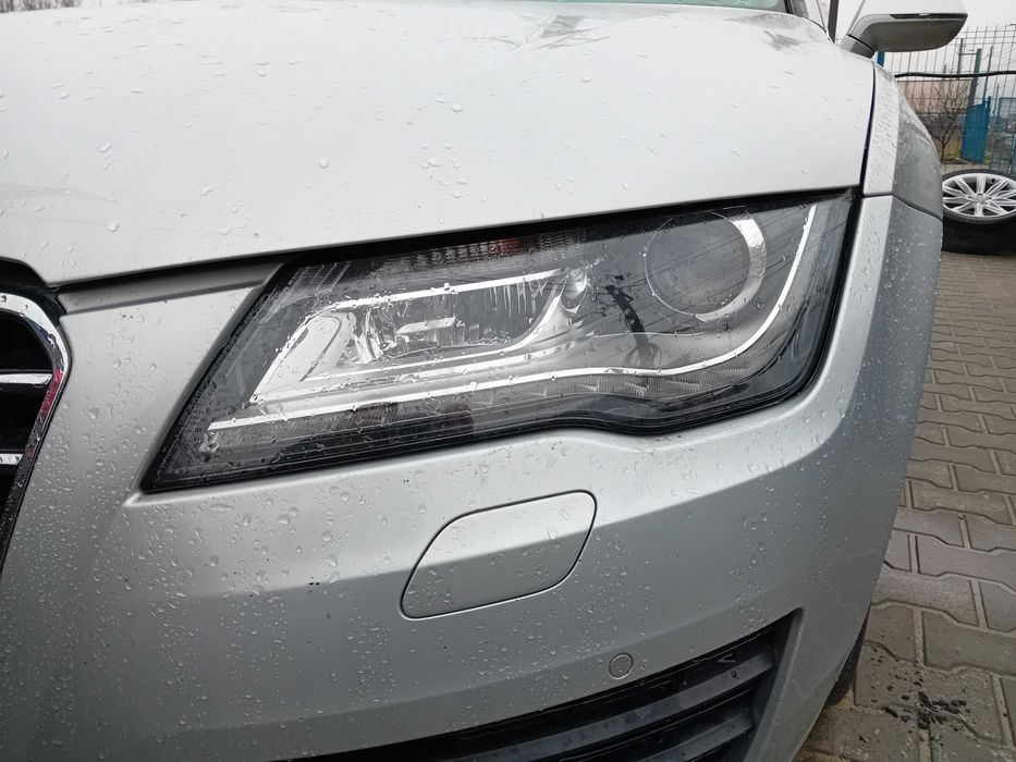 Far stanga cu xenon Audi A7 2012