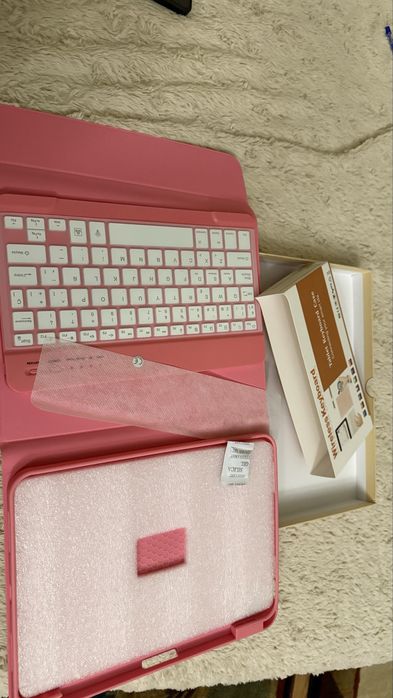 Husa Ipad pro 11 roz cu tastatura bluetooth noua