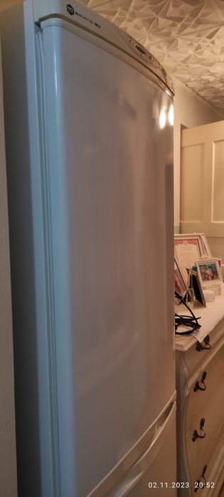 Продается двухкамерный холодильник