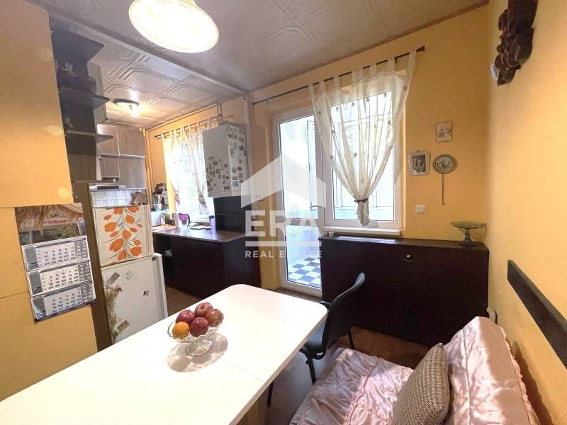 Продава се Тристаен апартамент в Варна, Левски - 90 кв.м за 1989 €/кв.м - Снимка #7