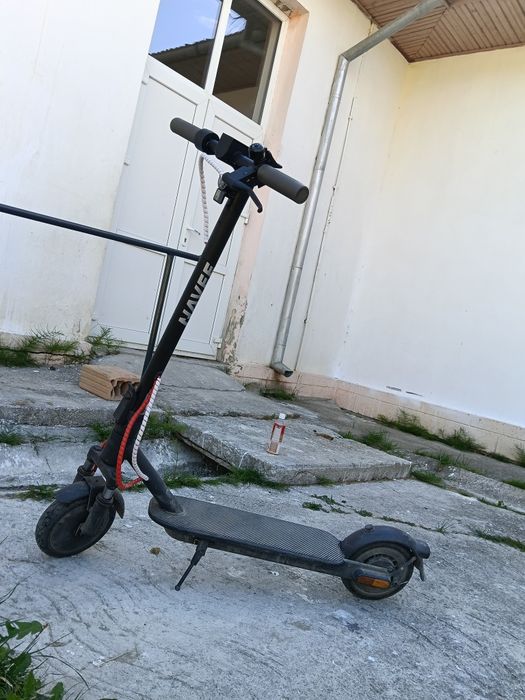 Vând trotineta NAVEE in stare perfecta