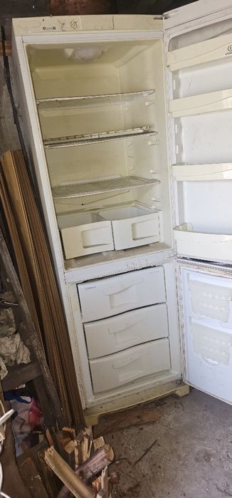 Frigidere defecte. Se vand pentru piese  sau pt voucher