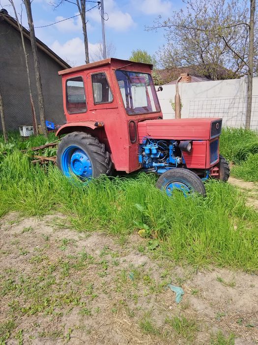 Tractor U445 disponibil