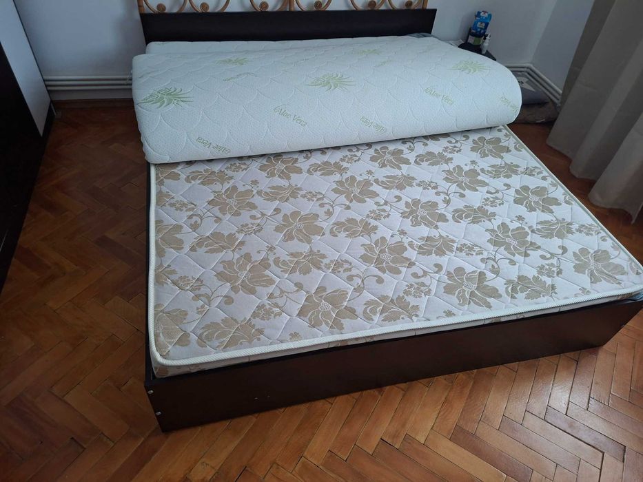 Set de mobilier din pal pentru living si dormitor.