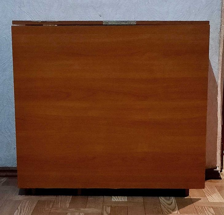 Продам стол-книжка б/у.
