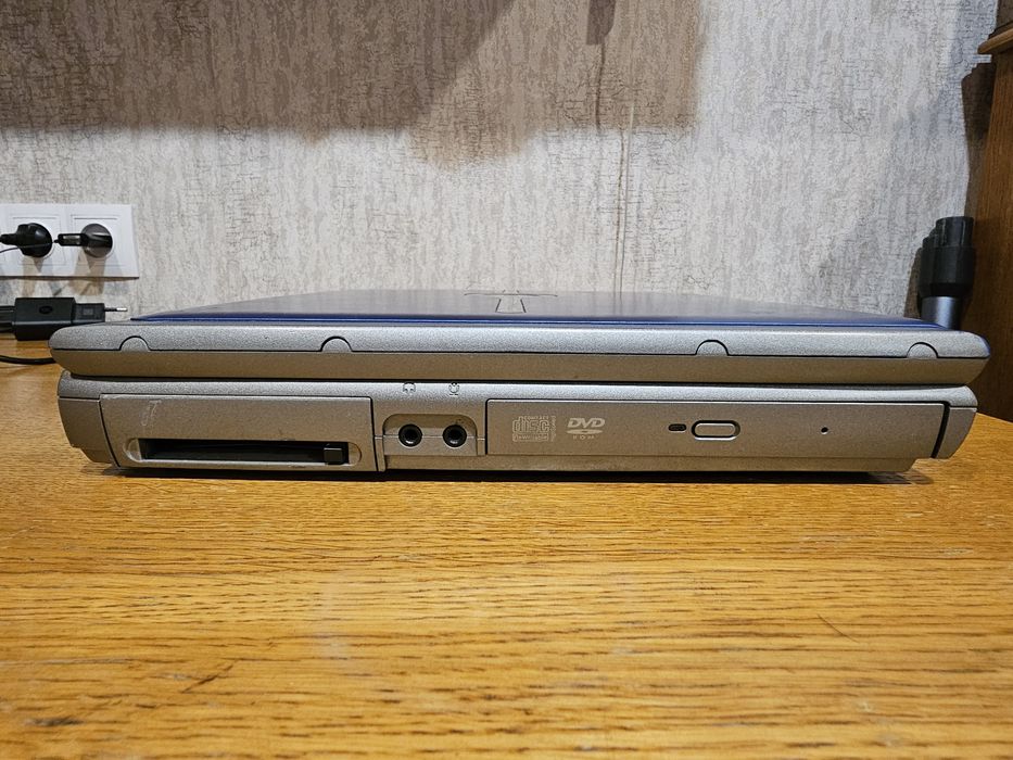 Продам старенький ноутбук