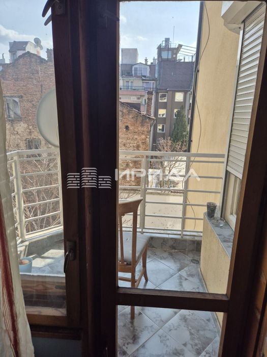 Просторен тристаен апартамент в идеален център