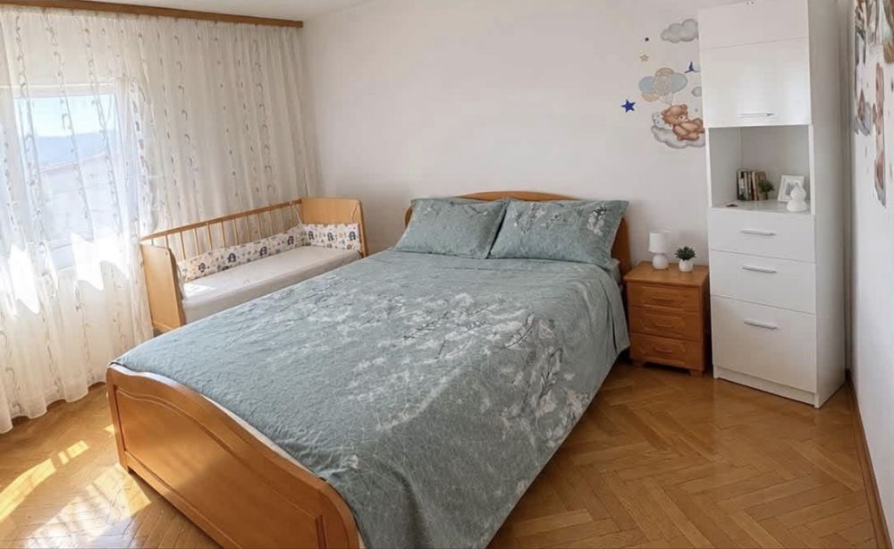 Vand APARTAMENT 3 camere