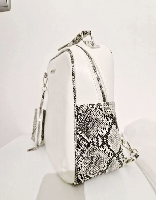 Бяла раница Doca