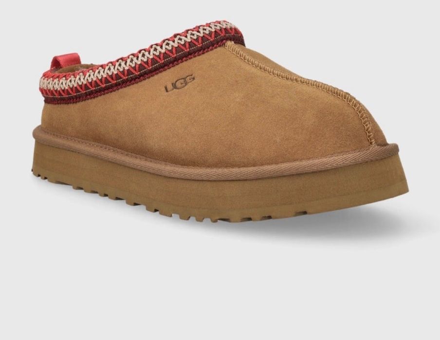 Велурени обувки UGG