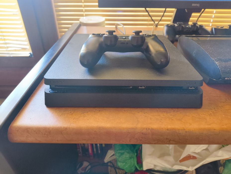 Playstation 4 slim