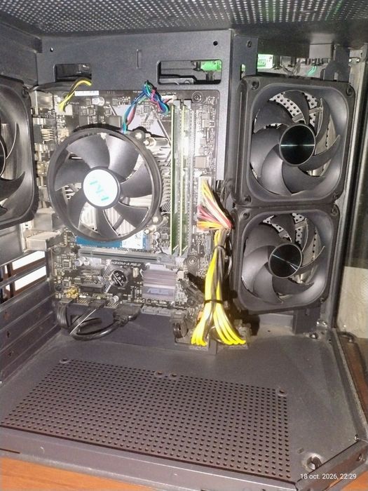 PC gaming i5-8600 + rx 580 sapphire nitro+ 8gb și 16 gb ram
