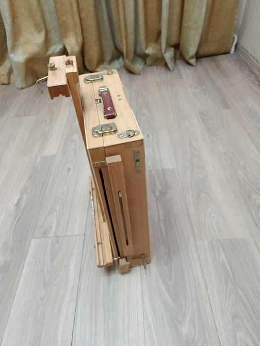 Продам небольшой мольберт