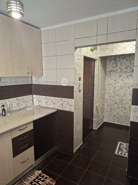 Vand apartament 3camere semidecomandat