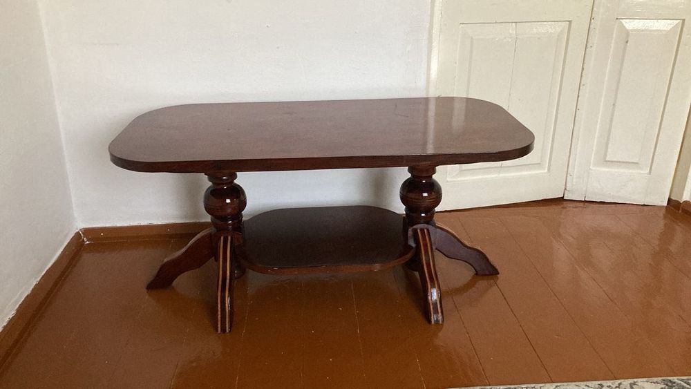 Столы обеденные разные