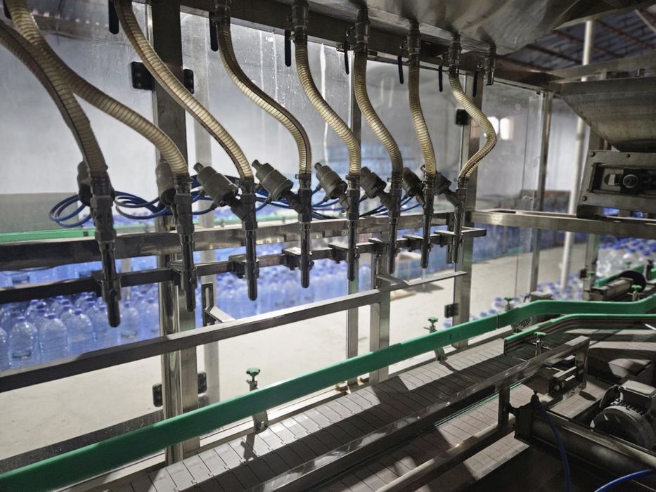 Филтерланган газсиз сув ишлаб чикариш линияси 0,5/1/1,5/5/10л