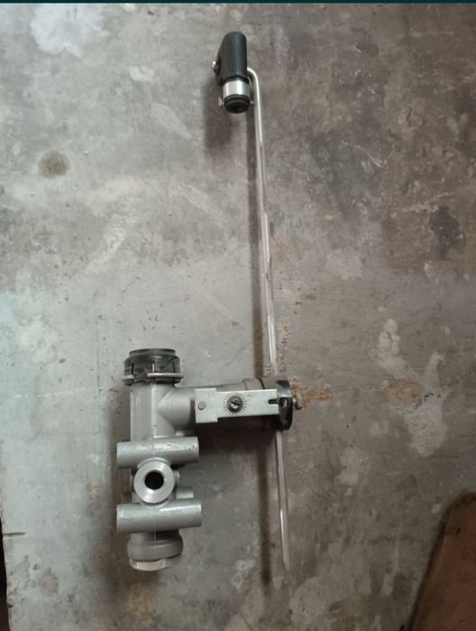 Продам кран уровня пола.