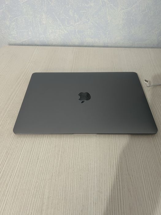 Apple MacBook Air 13 2020 M1 TouchBar в цвете Silver