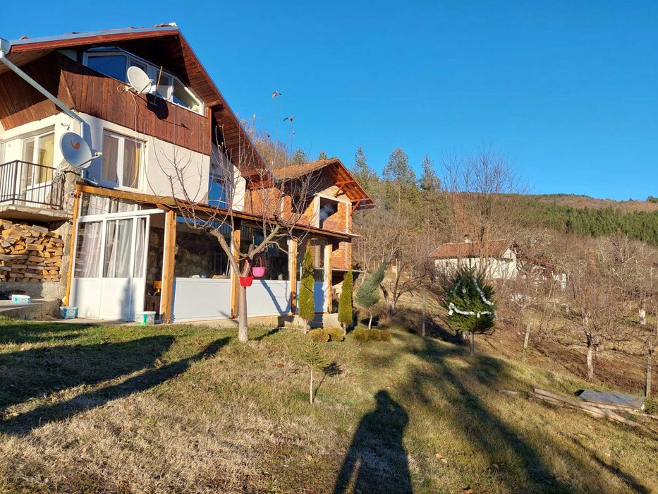 Продава къща в с. Горно Уйно, общ. Кюстендил