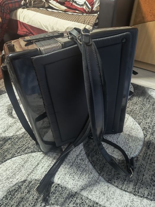 Vând acordeon 120 basi