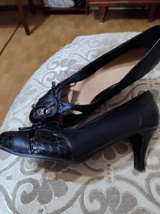 Продам  почти новые туфли, 39 р.