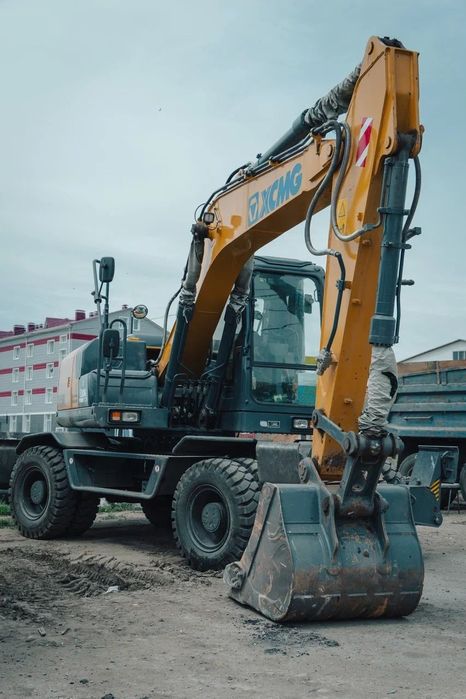 Экскаватор колесный.  Экскаватор 3в1