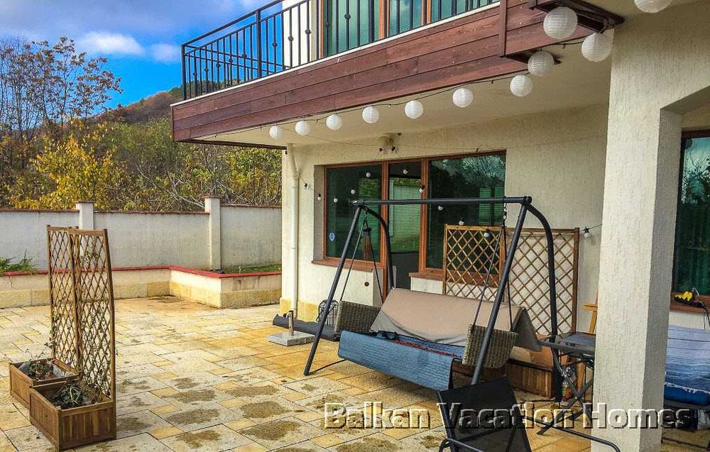 Просторен тристаен апартамент в комплекс в покрайнините на Балчик