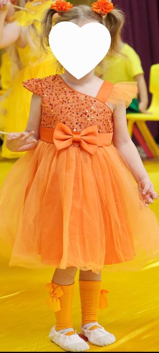 Продам нарядное платье на девочку