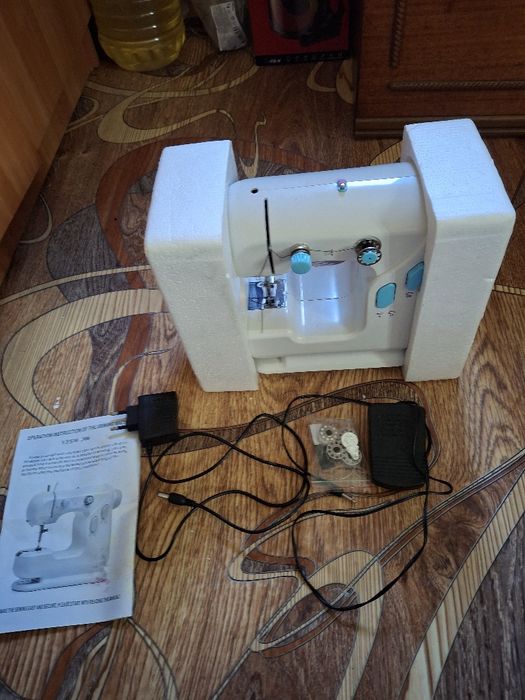 Продам мини швейную машинку YFSM-306