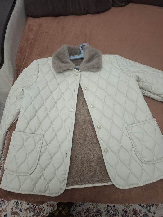 Продам женскую куртку