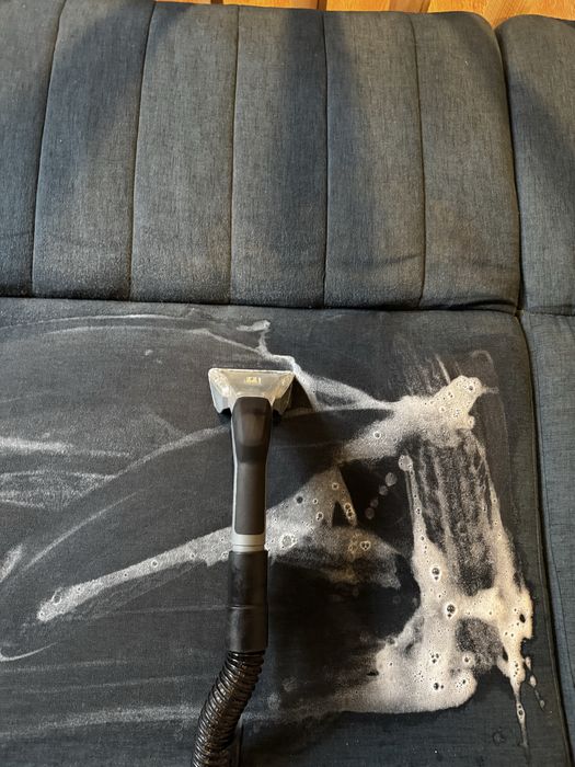 Curățare tapițerie auto/ Canapele la domiciliu