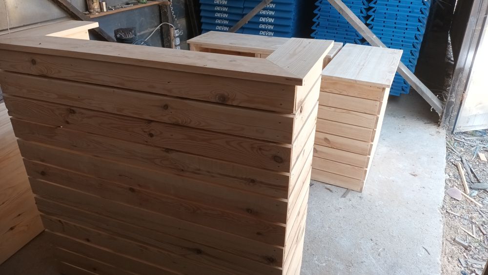 Търговско обзавеждане  от масивна дървесина