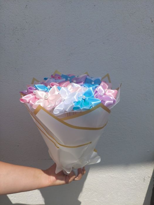 Вечен букет със сатенени цветя